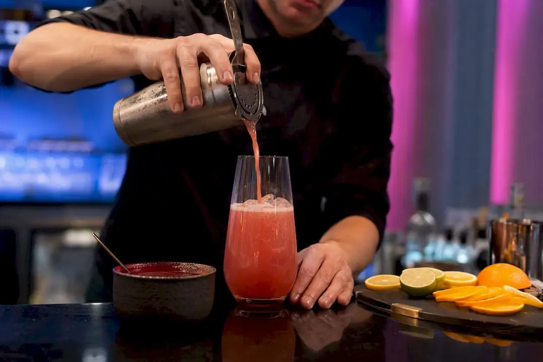 Bartender pouring a non alcoholic welcome drink